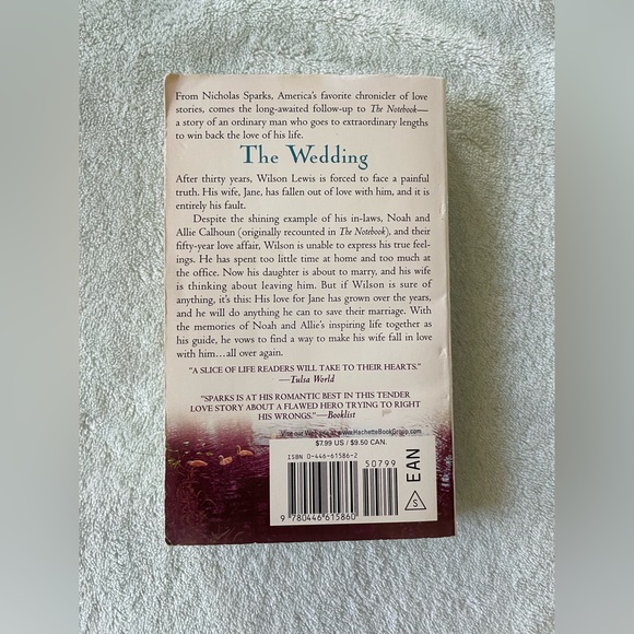 ⭐️HP⭐️ The Wedding by Nicholas Sparks Paperback - Picture 3 of 8
